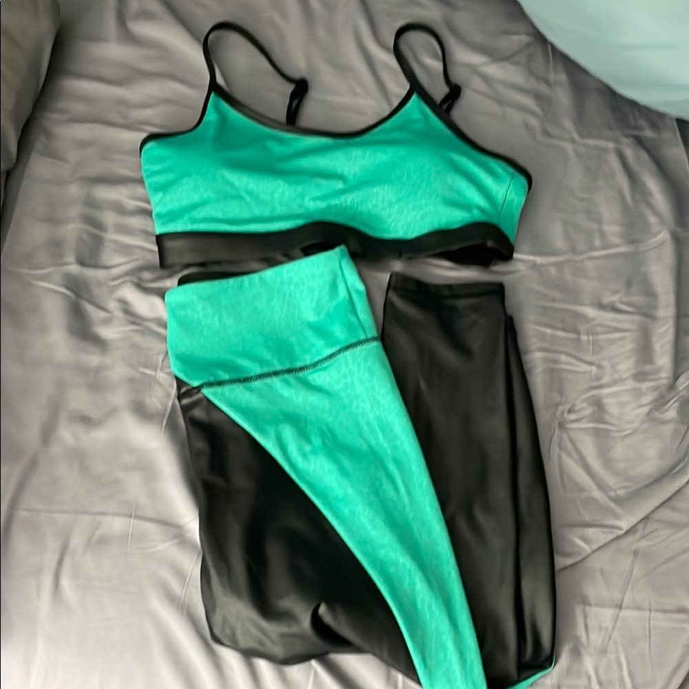 Stylish Green and Black Women's Activewear Set